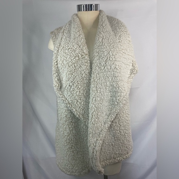 Eddie Bauer Sherpa vest, very fluffy and warm! - Picture 1 of 5